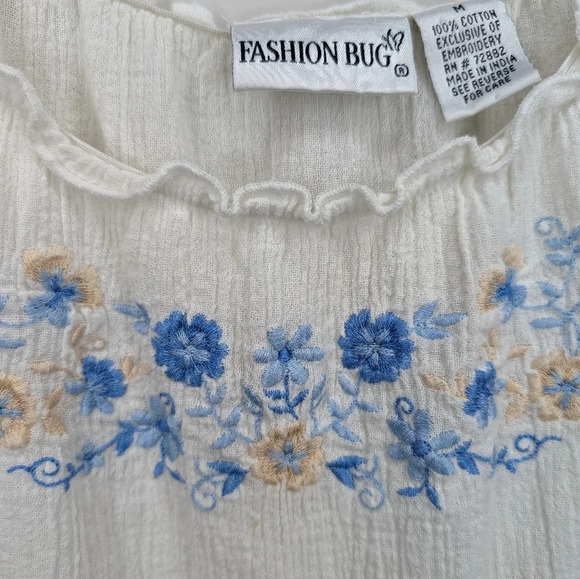 Fashion  Bug White Textured Embroidered Blue Floral Neckline Women Medium - Picture 4 of 7